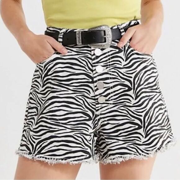 Urban Outfitters zebra print high waist denim shorts size 27 - Picture 1 of 8